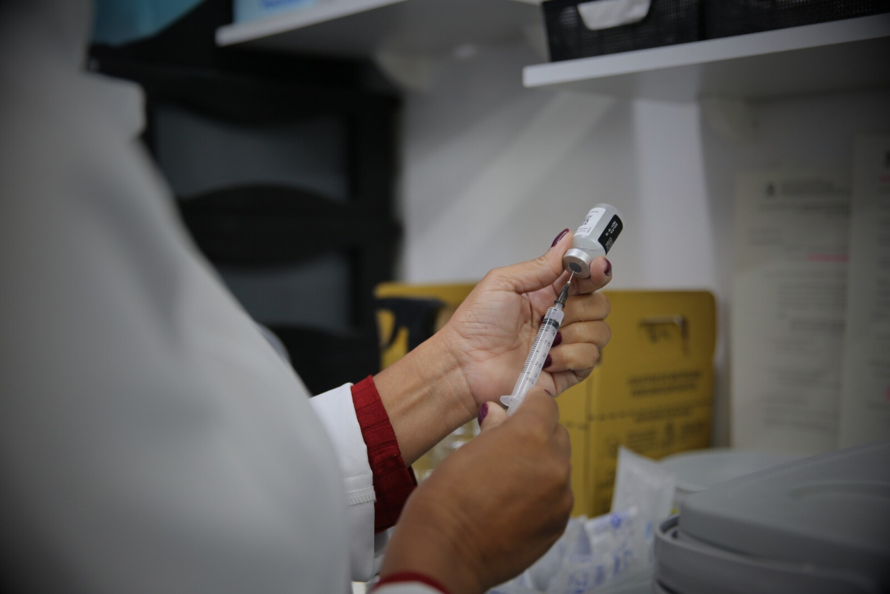 Secretaria de Saúde alerta grupos prioritários sobre a importância da vacinação anual contra a gripe influenza em Duque de Caxias
