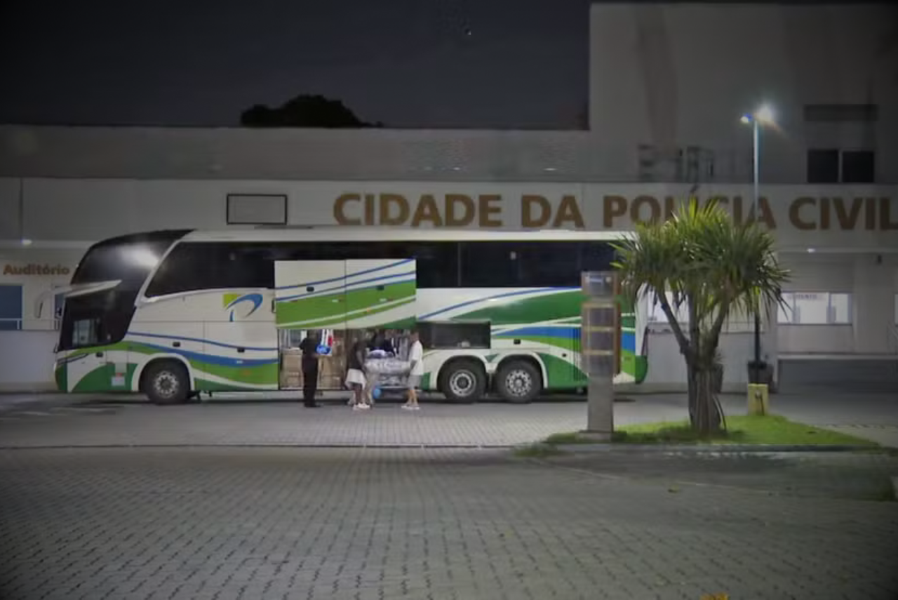 Polícia intercepta ônibus e encontra no bagageiro mil frascos de canetas emagrecedoras