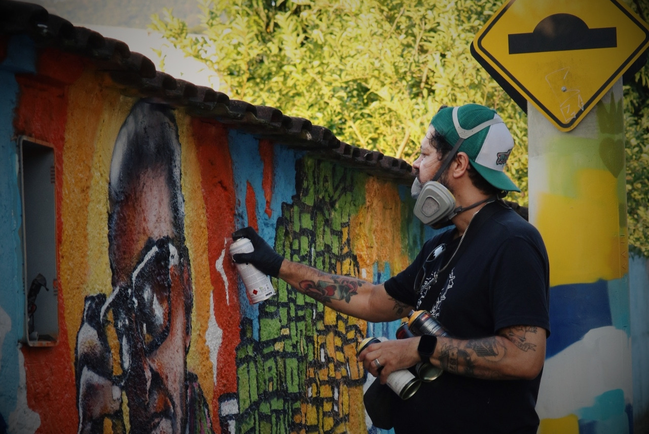 Instituto Zeca Pagodinho promove oficina gratuita de grafite em Xerém