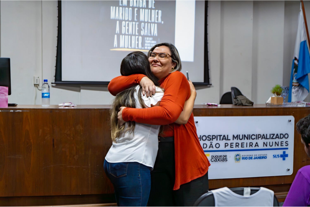 Violência contra a mulher é tema de encontro realizado no hospital Adão Pereira Nunes